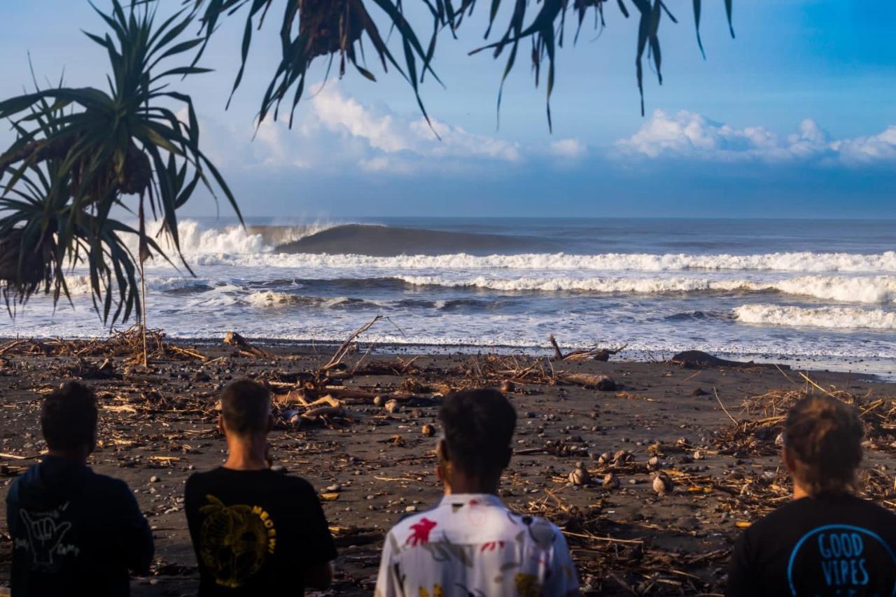 Medewi Secret Surfcamp Otel Pulukan Dış mekan fotoğraf