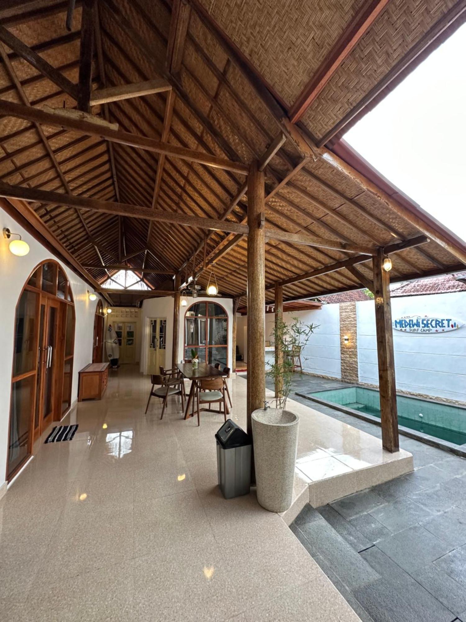 Medewi Secret Surfcamp Otel Pulukan Dış mekan fotoğraf